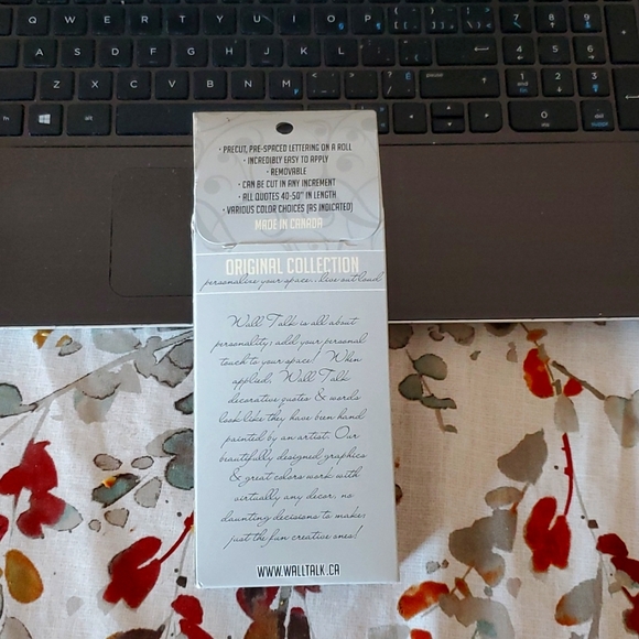 Black "laugh" decorative wall quote - Picture 2 of 5